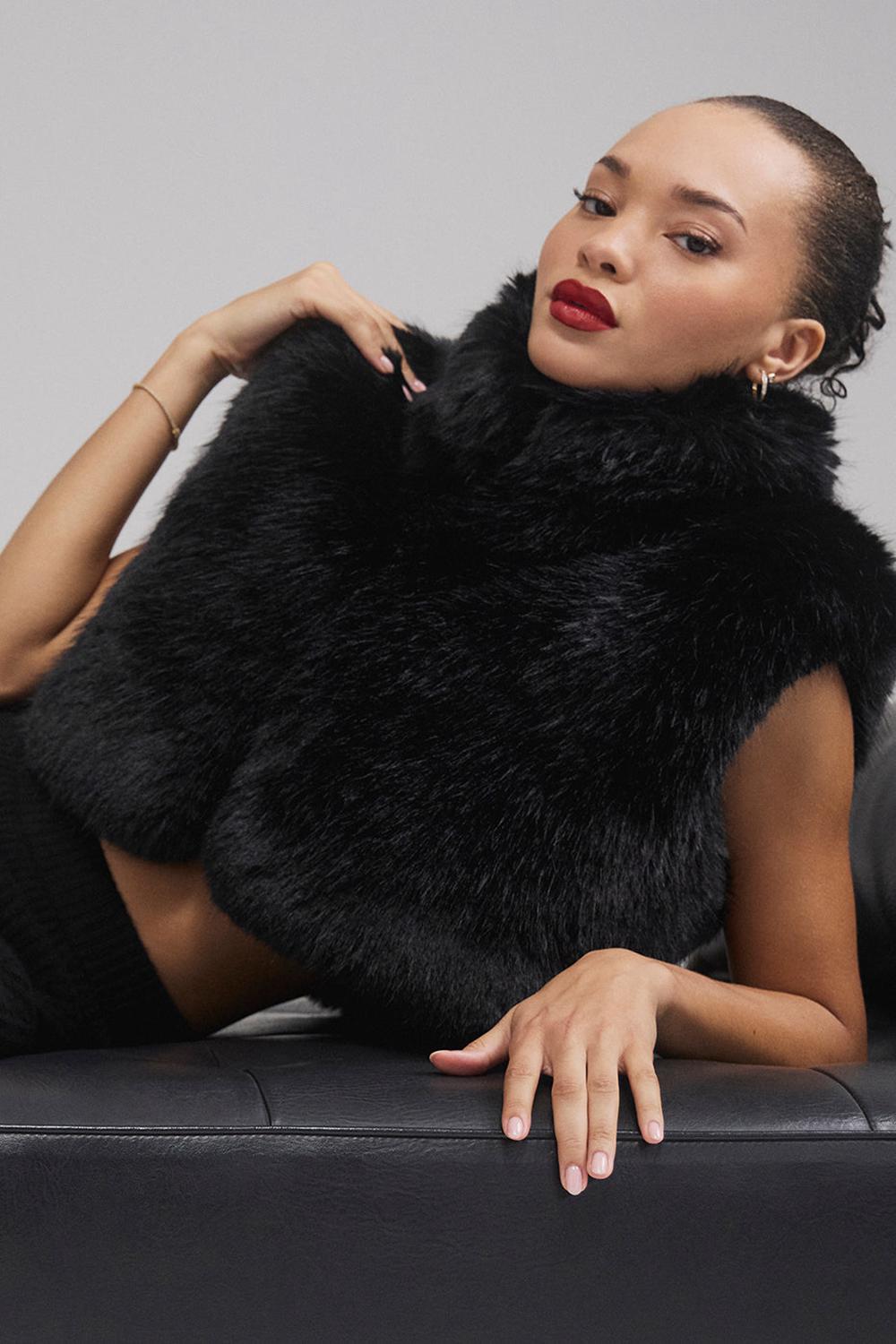 Chaleco Alo Yoga Opulent Faux Fur Cropped Mujer Negras | Colombia  HGFI-54732