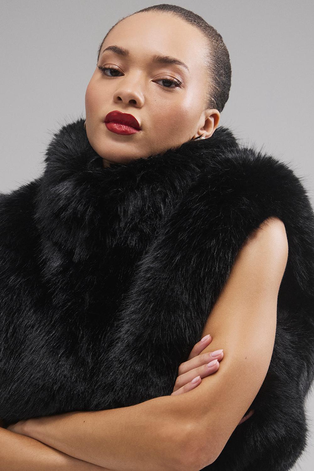 Chaleco Alo Yoga Opulent Faux Fur Cropped Mujer Negras | Colombia  HGFI-54732