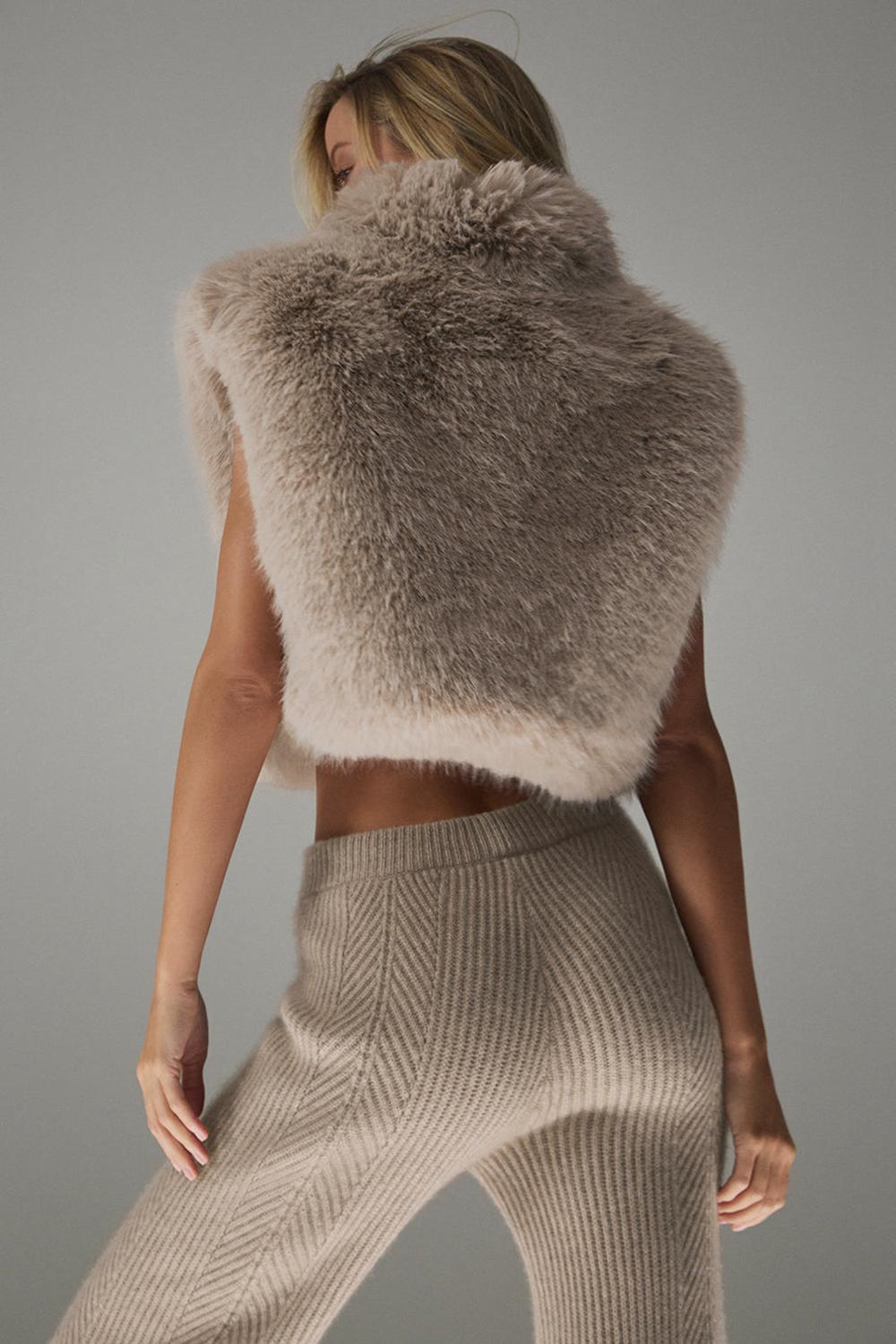 Chaleco Alo Yoga Opulent Faux Fur Cropped Mujer Oat | Colombia  RBPM-35176