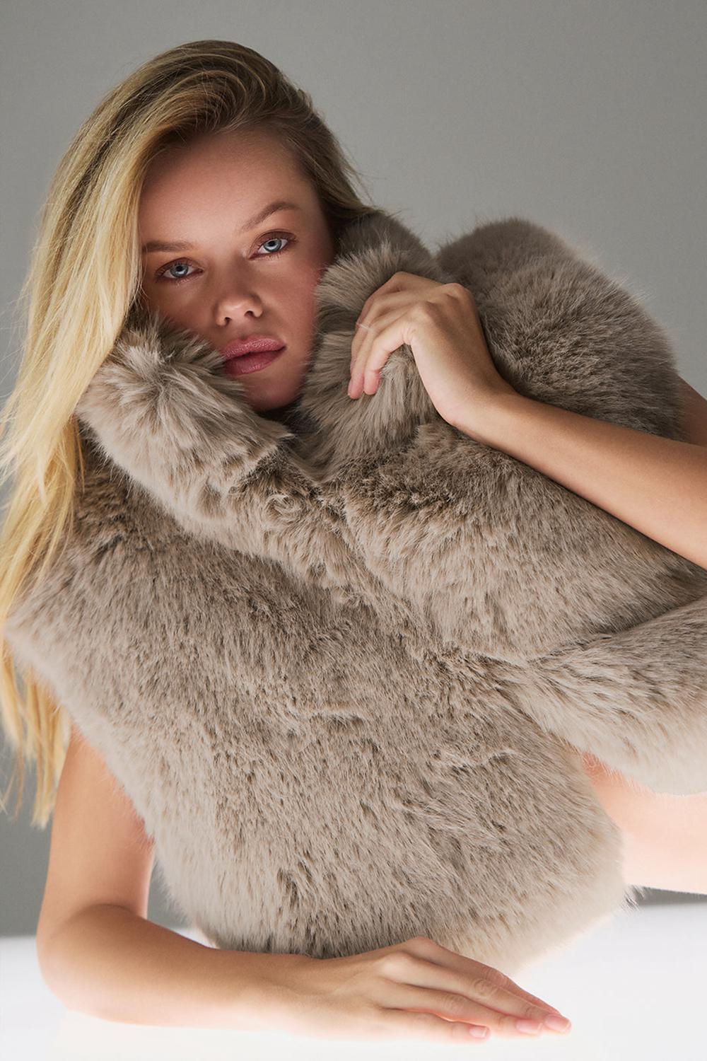 Chaleco Alo Yoga Opulent Faux Fur Cropped Mujer Oat | Colombia  RBPM-35176