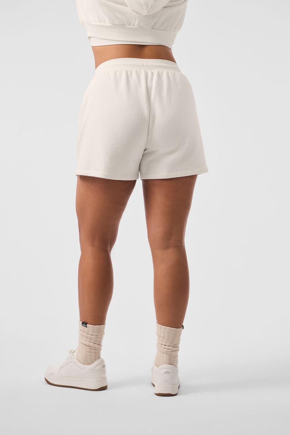 Short Alo Yoga Low Key Sweat Mujer Ivory | Colombia  GMTD-08653