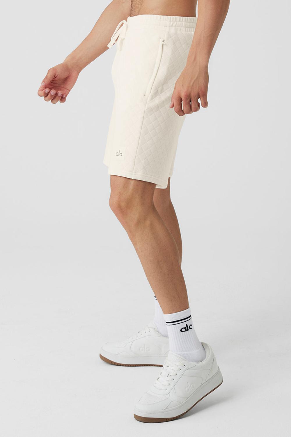 Short Alo Yoga Quilted Stadium Hombre Ivory | Colombia  FLSR-01623