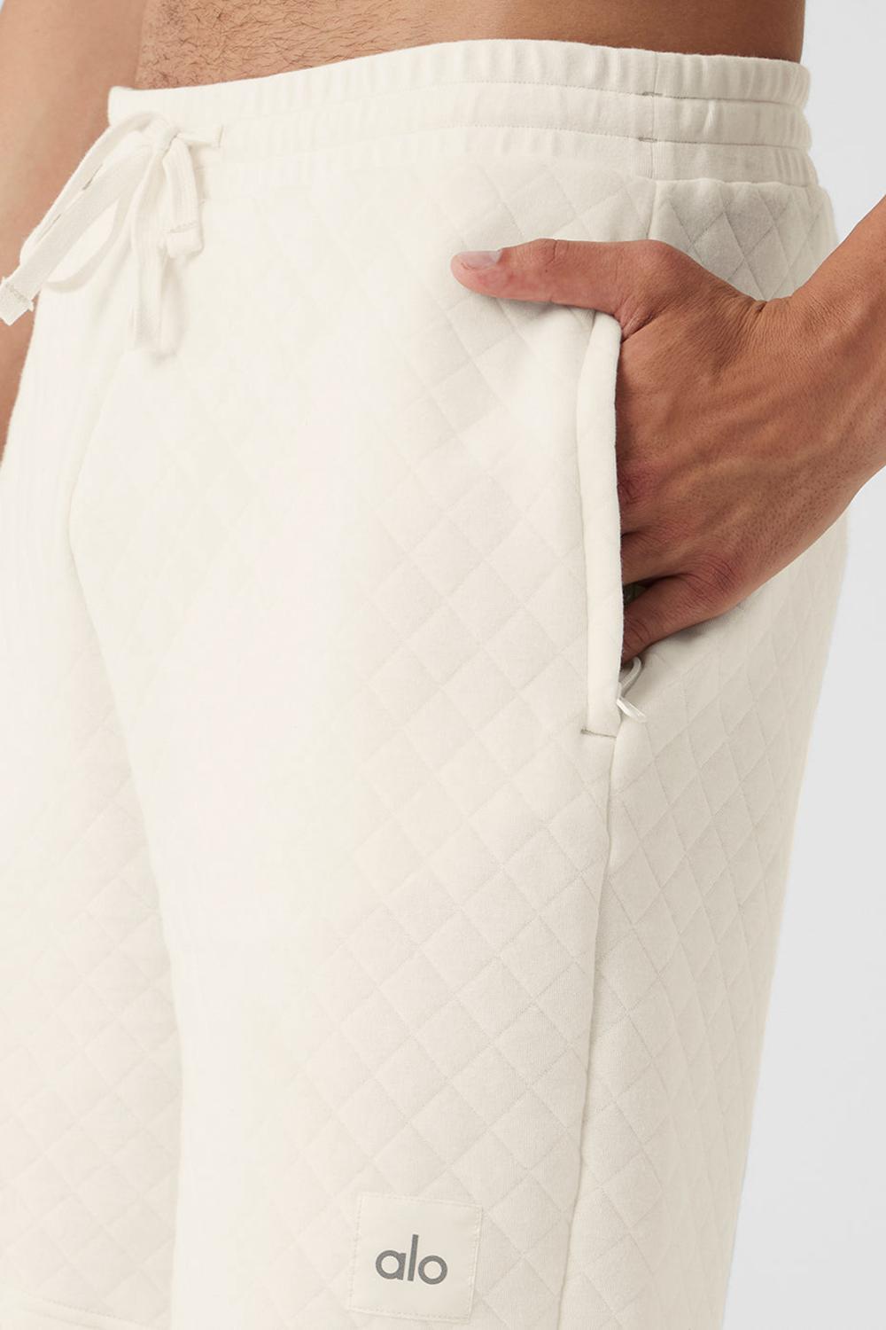 Short Alo Yoga Quilted Stadium Hombre Ivory | Colombia  FLSR-01623